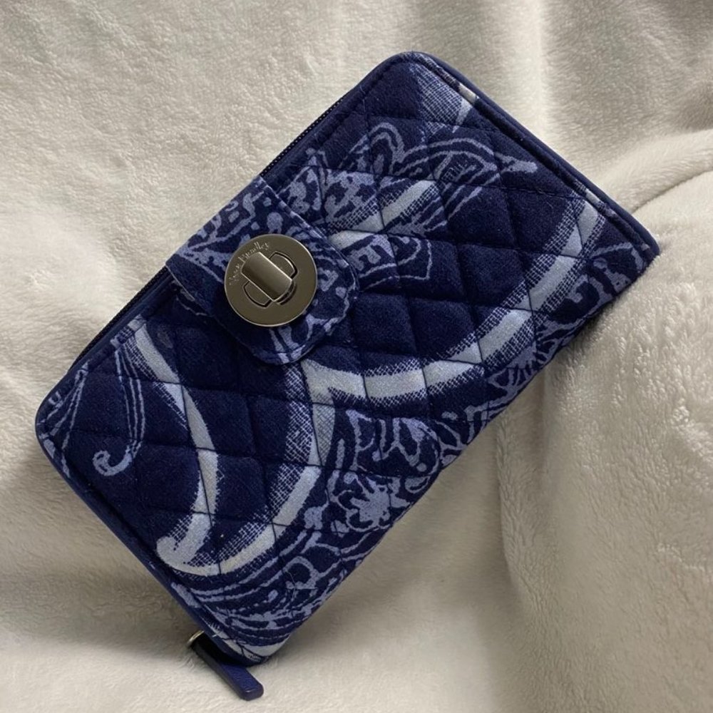 Vera Bradley Indio Turnlock RFID Large Wallet- Like New